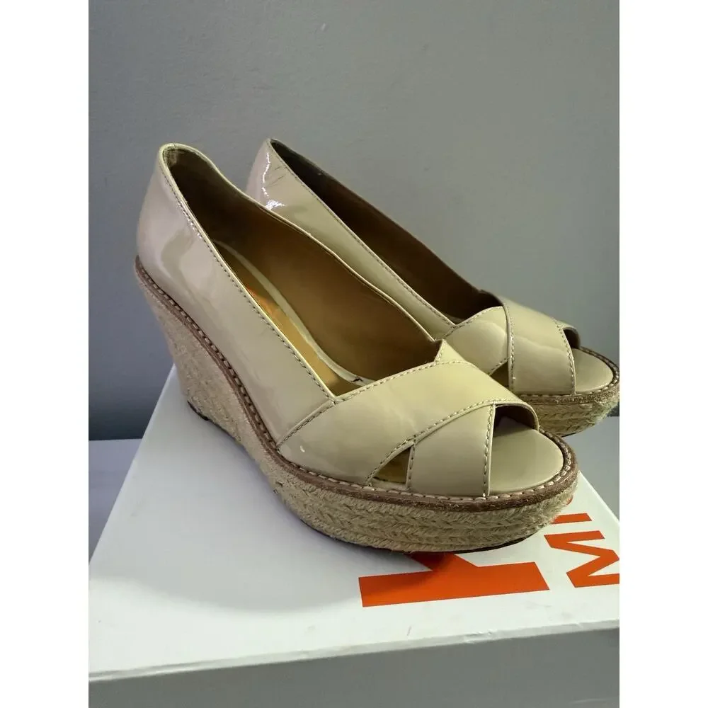 MICHAEL MICHAEL KORS $185 NUDE PATENT LEATHER WEDGE PEEPTOE HEELS SZ 7M